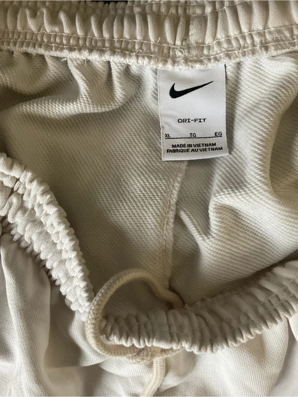 Nike Standard Issue Men's size XL pre own DQ5712-030 Terry Knit Shorts Zip Pocke